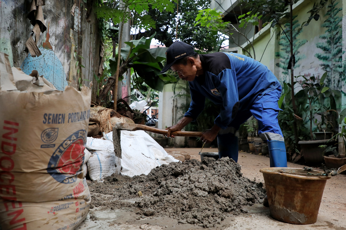 6.Satgas SDA Pancoran Buat Saluran Baru di Jalan Pengadegan IX.jpg