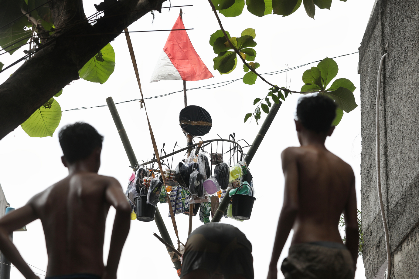 3.Lomba Panjat Pinang.jpg
