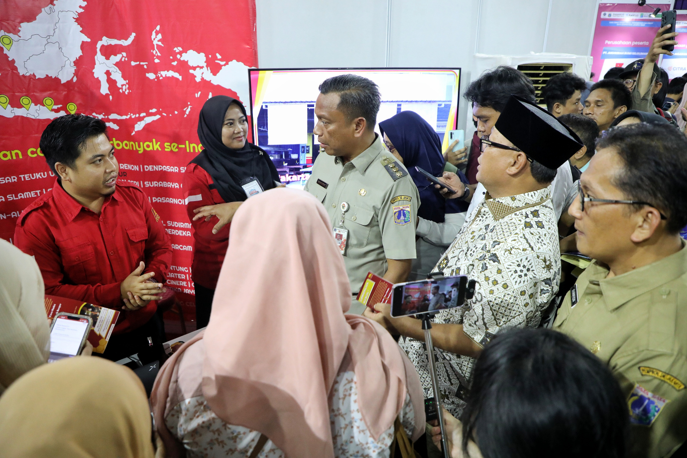6.Munjirin Buka Job Fair di GOR Ciracas.jpg
