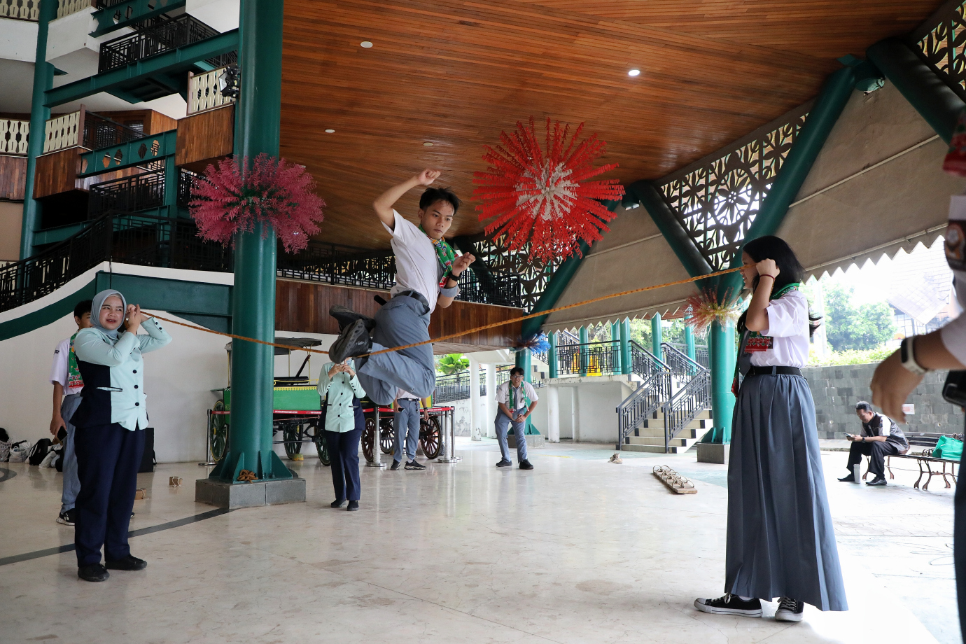 7.20 Peserta Didik Mengikuti Wisata Medis Ke Perkampungan Budaya Betawi.jpg