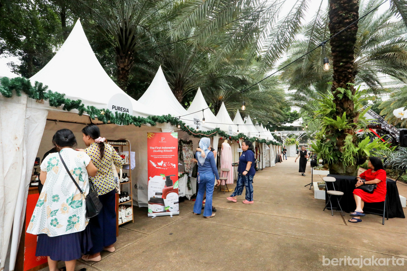 2 Pasar Kreatif Natal 2025 Meriahkan Lapangan Banteng_2.jpg