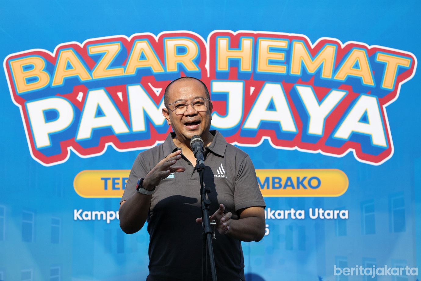 3.Rano Gratiskan 2.000 Paket Sembako di Bazar Hemat PAM Jaya.jpg