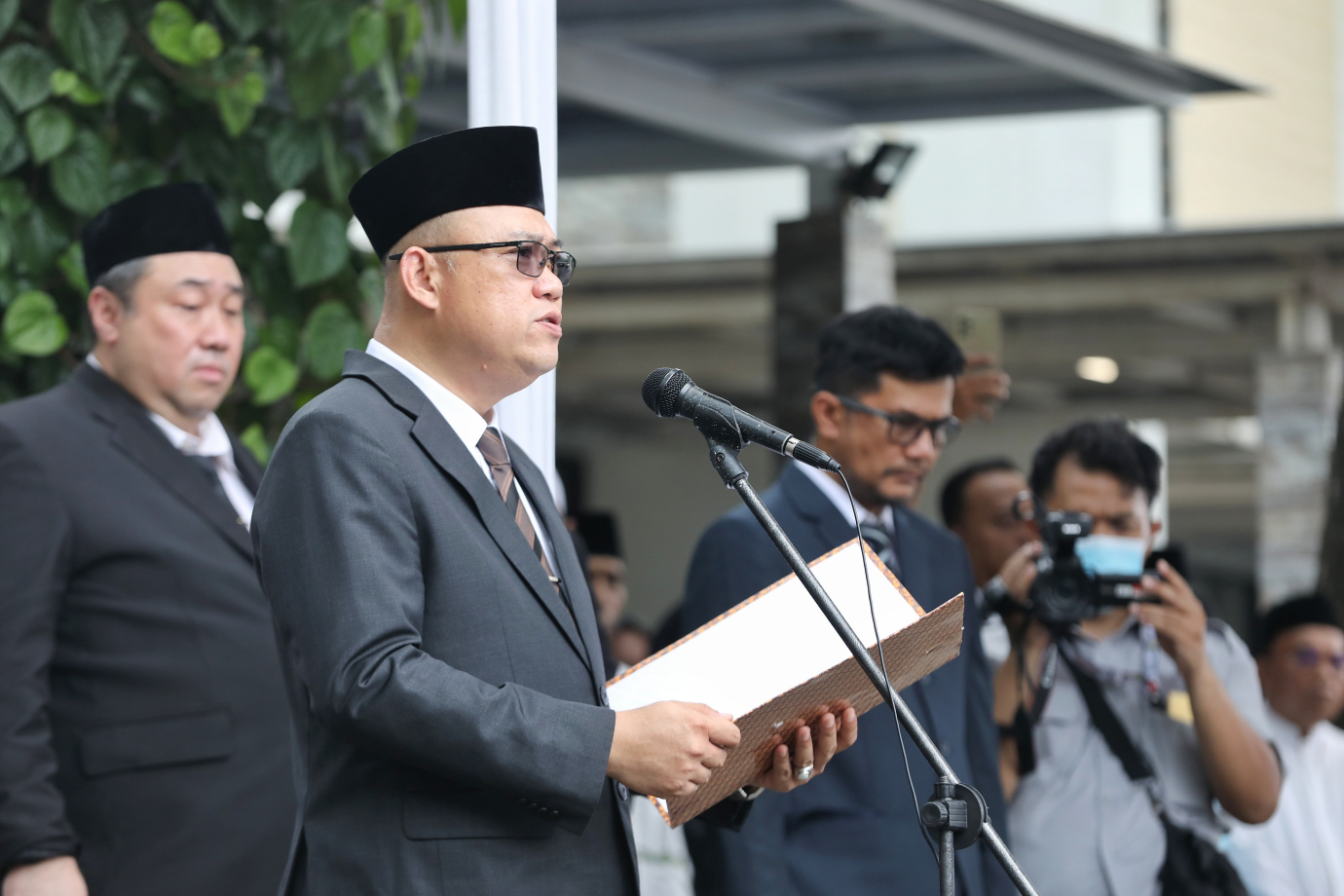 Pelepasan-Jenazah-Bupati-Junaedi-06.jpg