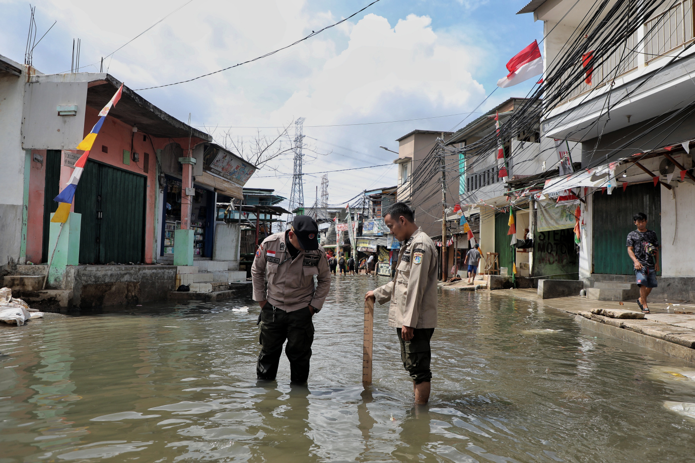 1.BPBD DKI Jakarta Siaga 24 Jam Pantau Banjir Rob .jpg