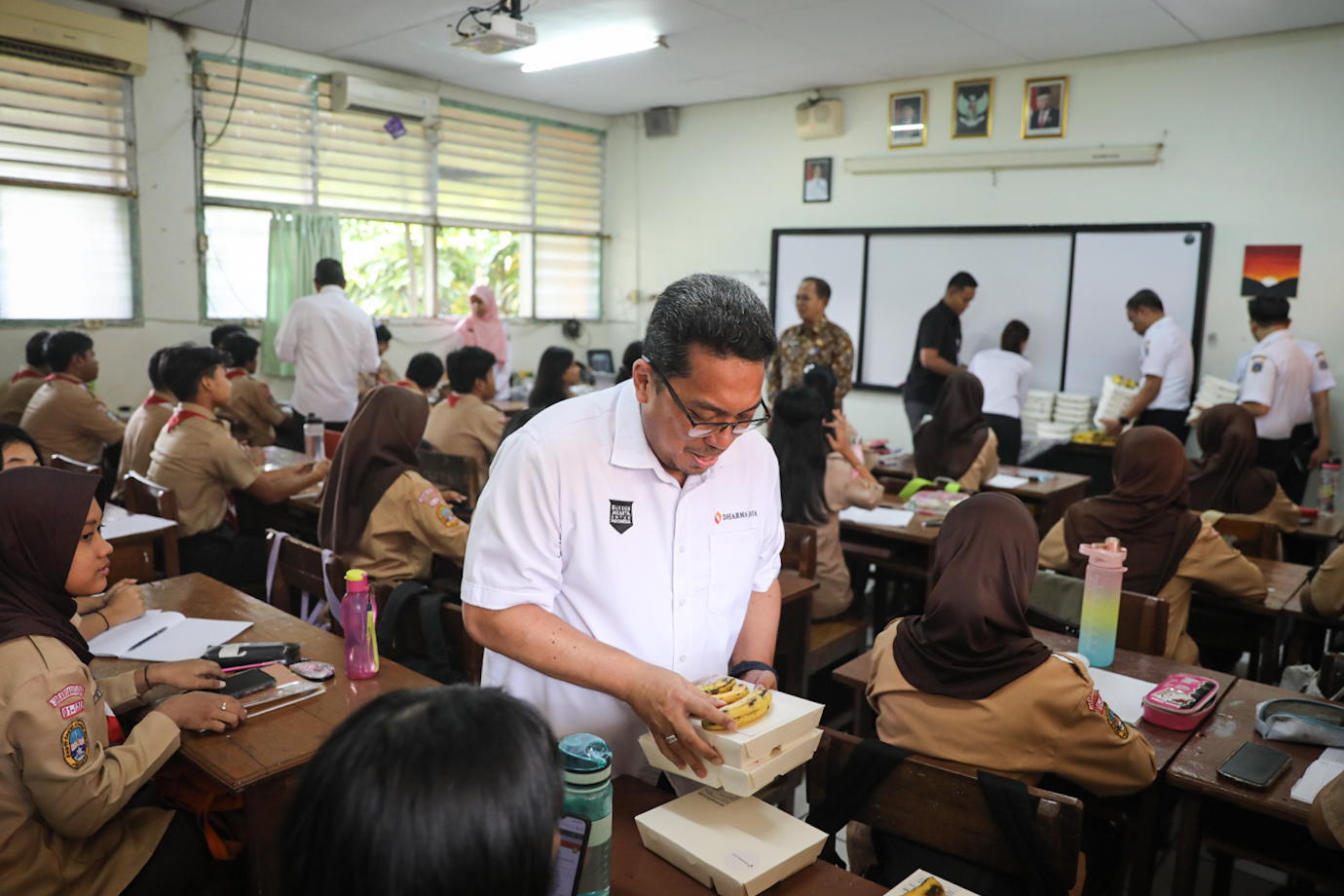 2 Makan bergizi 70-1.jpg