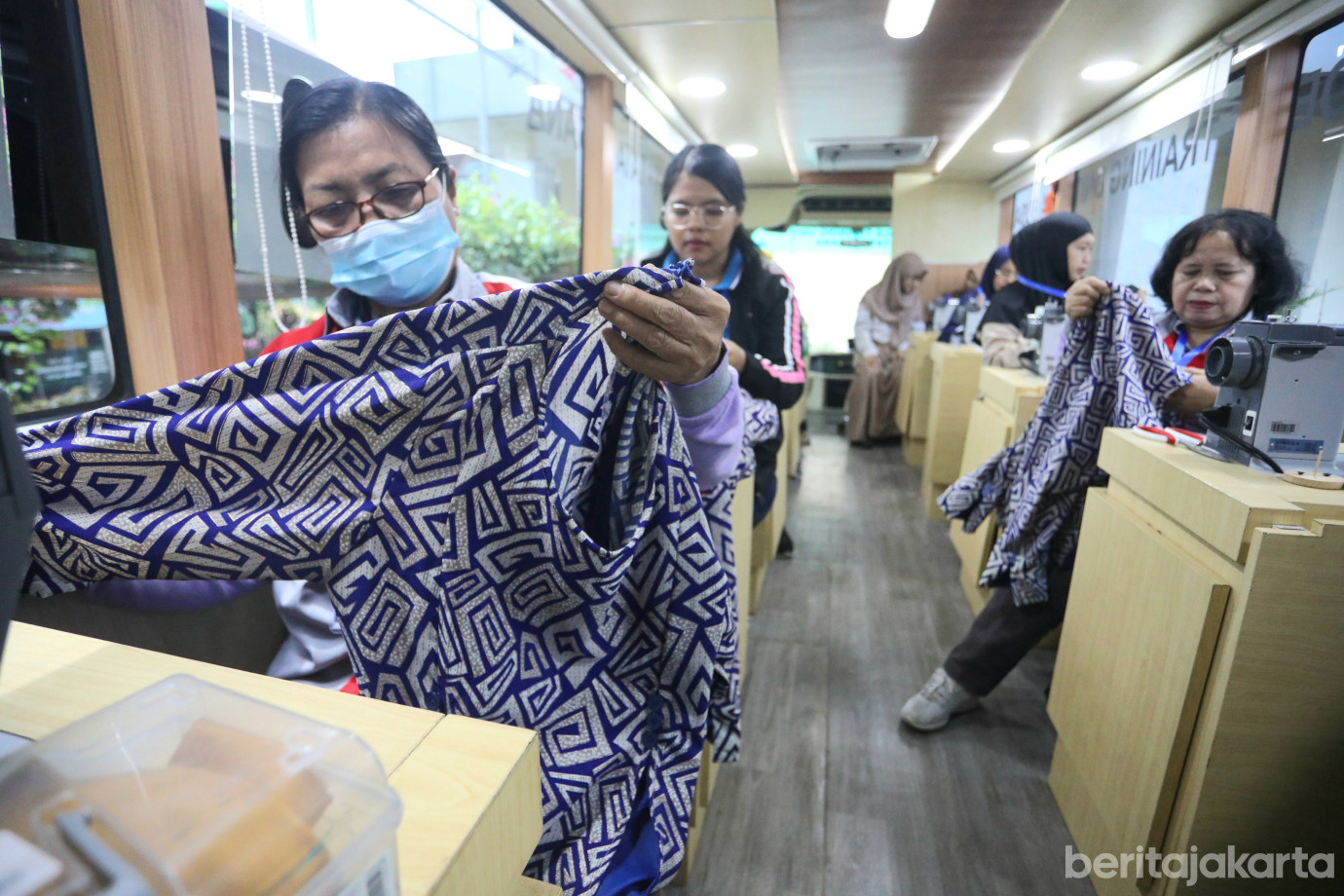 2 10 Warga Pulo Gadung Antusias Ikuti MTU Basic Penjahitan Busana_2.jpg