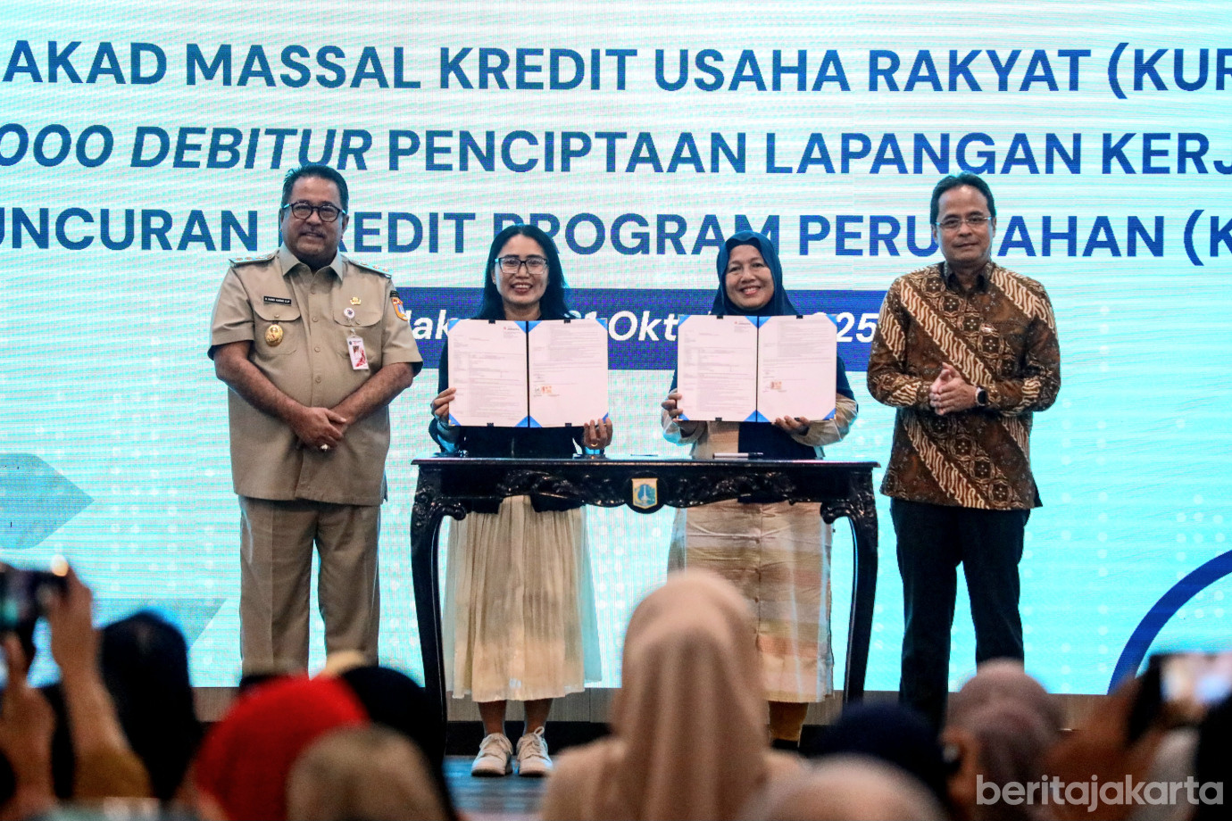 5 Wagub Rano Hadiri Secara Daring Akad Massal KUR 800.000 Debitur dan Peluncuran KPR_5.jpg