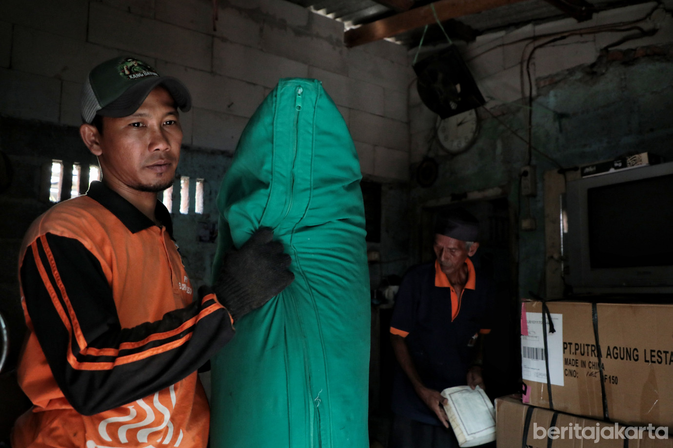 1.27 KK Penghuni TPU Kebon Nanas Pindah ke Rusunawa.jpg