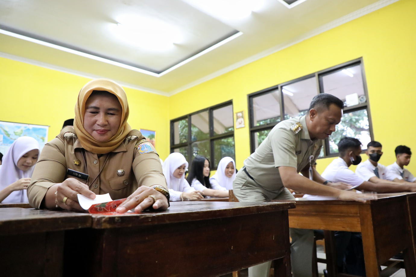 9.Hari Pertama Sekolah, Munjirin Pimpin Apel di SMAN 39 .jpg