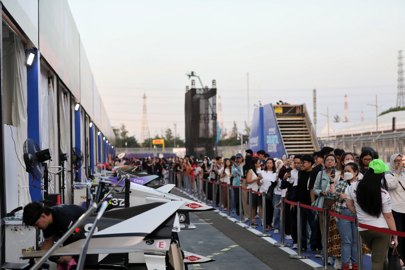5.Para Pembalap Ikuti Sesi Free Practice 1 Jakarta E-Prix 2025 (1).jpg