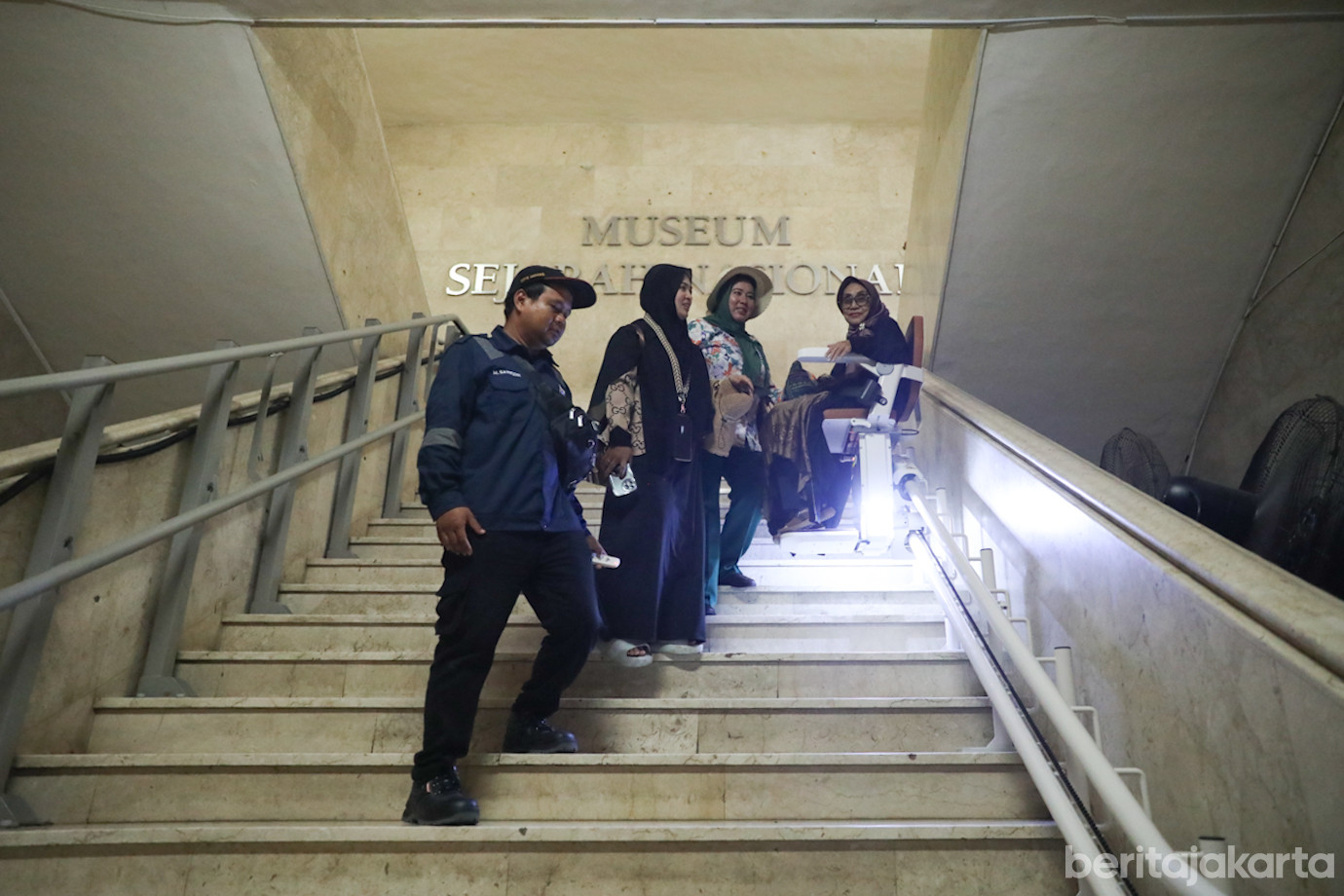 lift chair monas-5.jpg