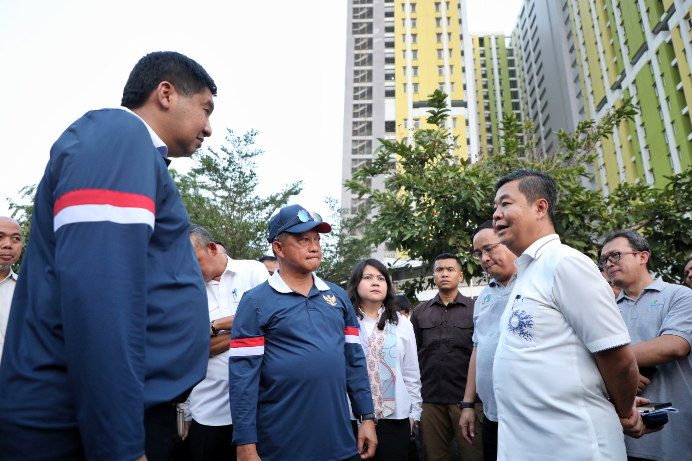 8.Pj Gub Tinjau Rusun Pasar Rumput.jpg