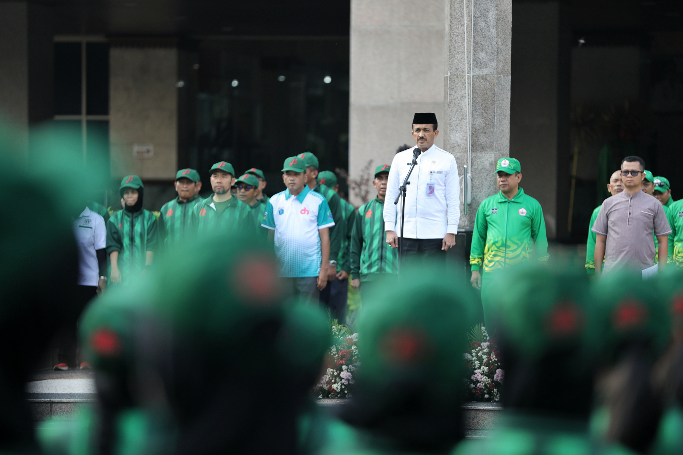 2.Anwar Lepas 367 Kontingen Jaksel Untuk Mengikuti Popprov dan Porprov .jpg