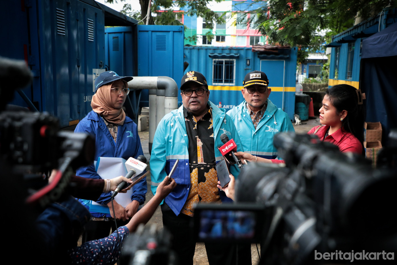 8.Rano Karno Tinjau Lokasi Rencana Pembangunan Pompa.jpg