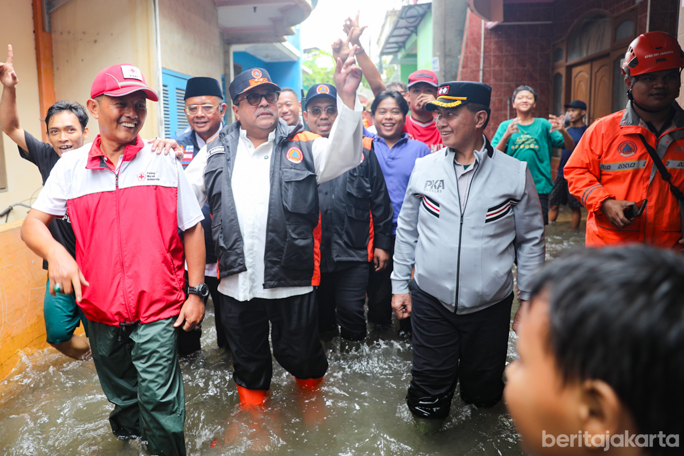 Wagub Pengungsian Banjir-6.jpg