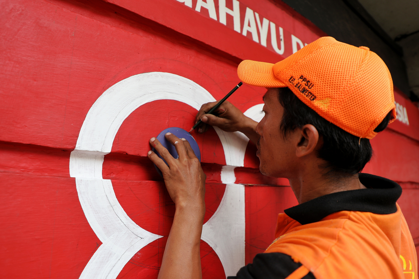 3.PPSU Balimester Buat Mural HUT ke-80 RI di Kolong Fly Over Kampung Melayu.jpg