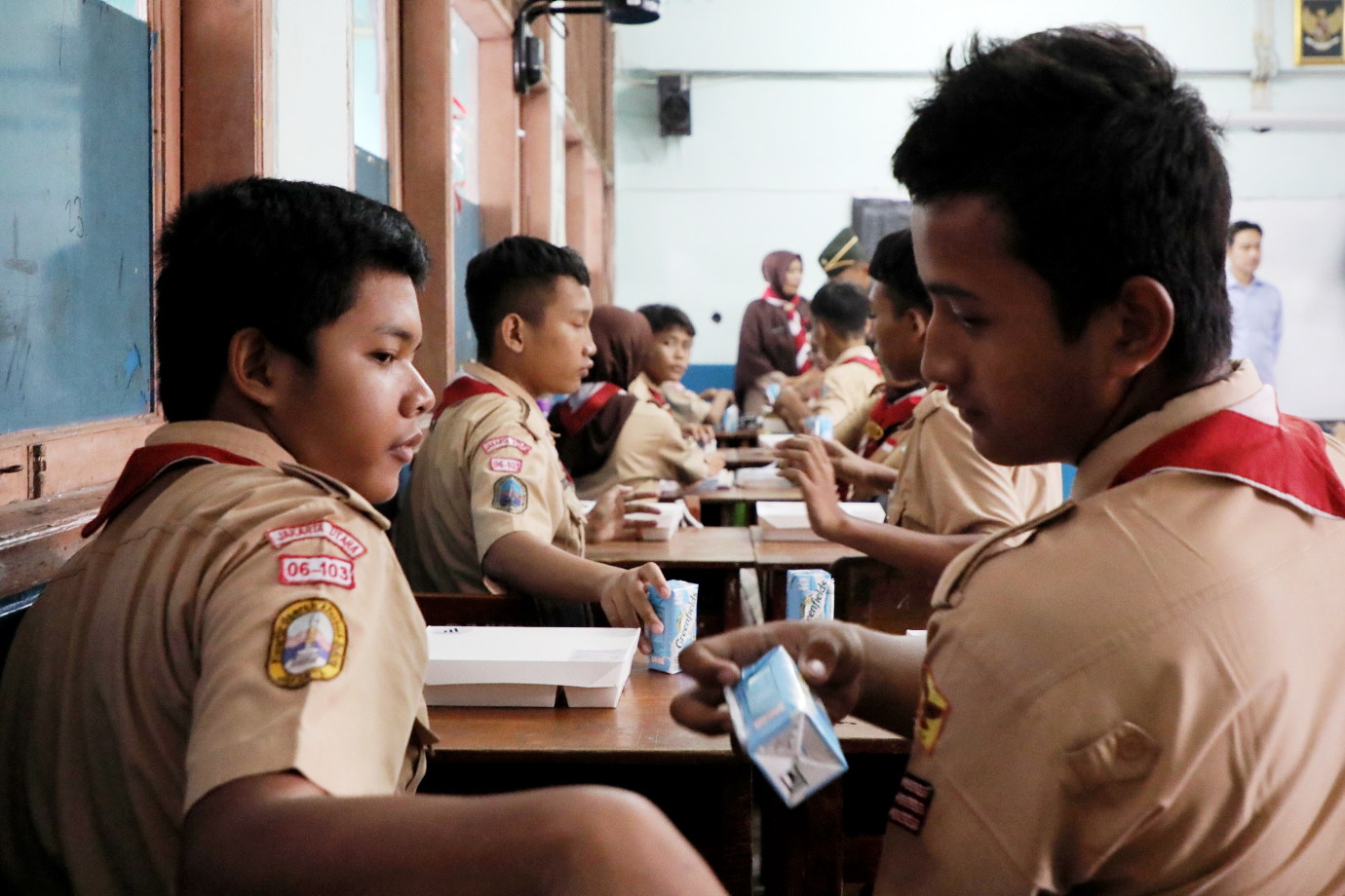 3.Pj Gubernur Bersama Wapres Tinjau Program MBG.jpg