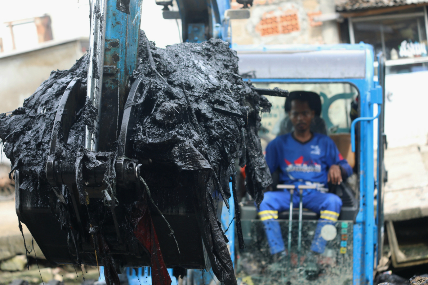 5 SDA Jakarta Utara Keruk Kali Cakung Lama_5.jpg
