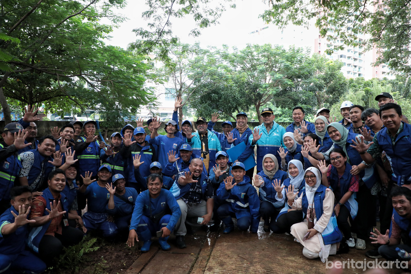 7.Rano Karno Tinjau Lokasi Rencana Pembangunan Pompa.jpg