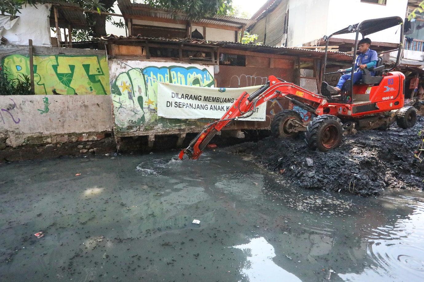 Sudin SDA Jakarta Pusat Keruk Anak Kali Krukut Sepanjang Satu Kilometer_2.jpg