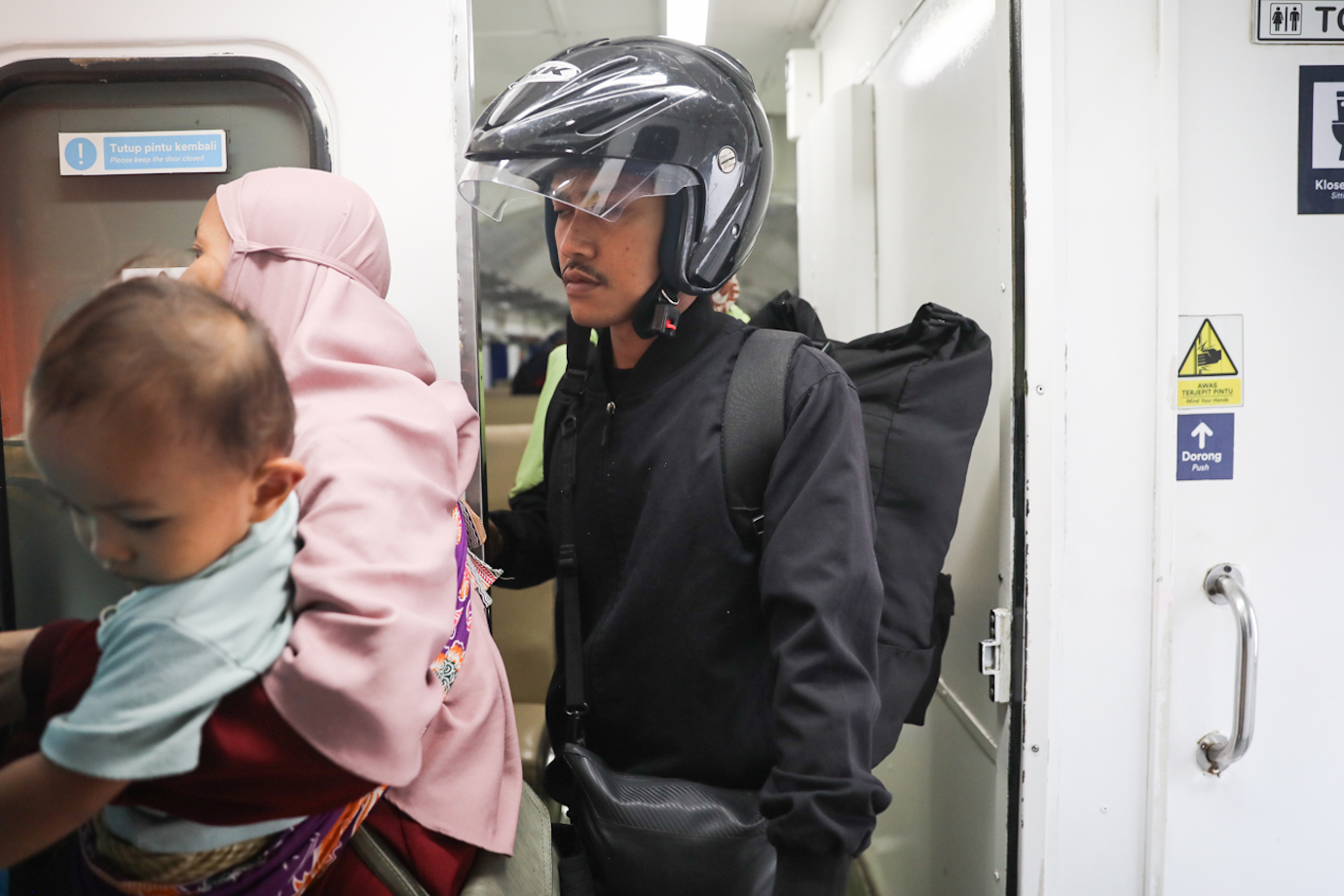 Arus-balik-stasiun-pasarsenen-2.jpg