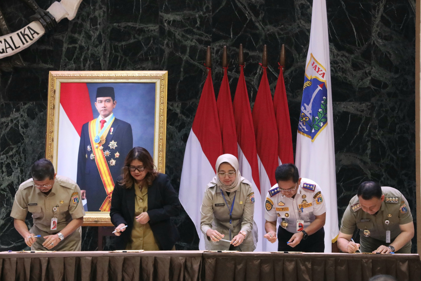 4 Gubernur Pramono Tandatangani Perjanjian Kinerja Tahun 2025_4.jpg