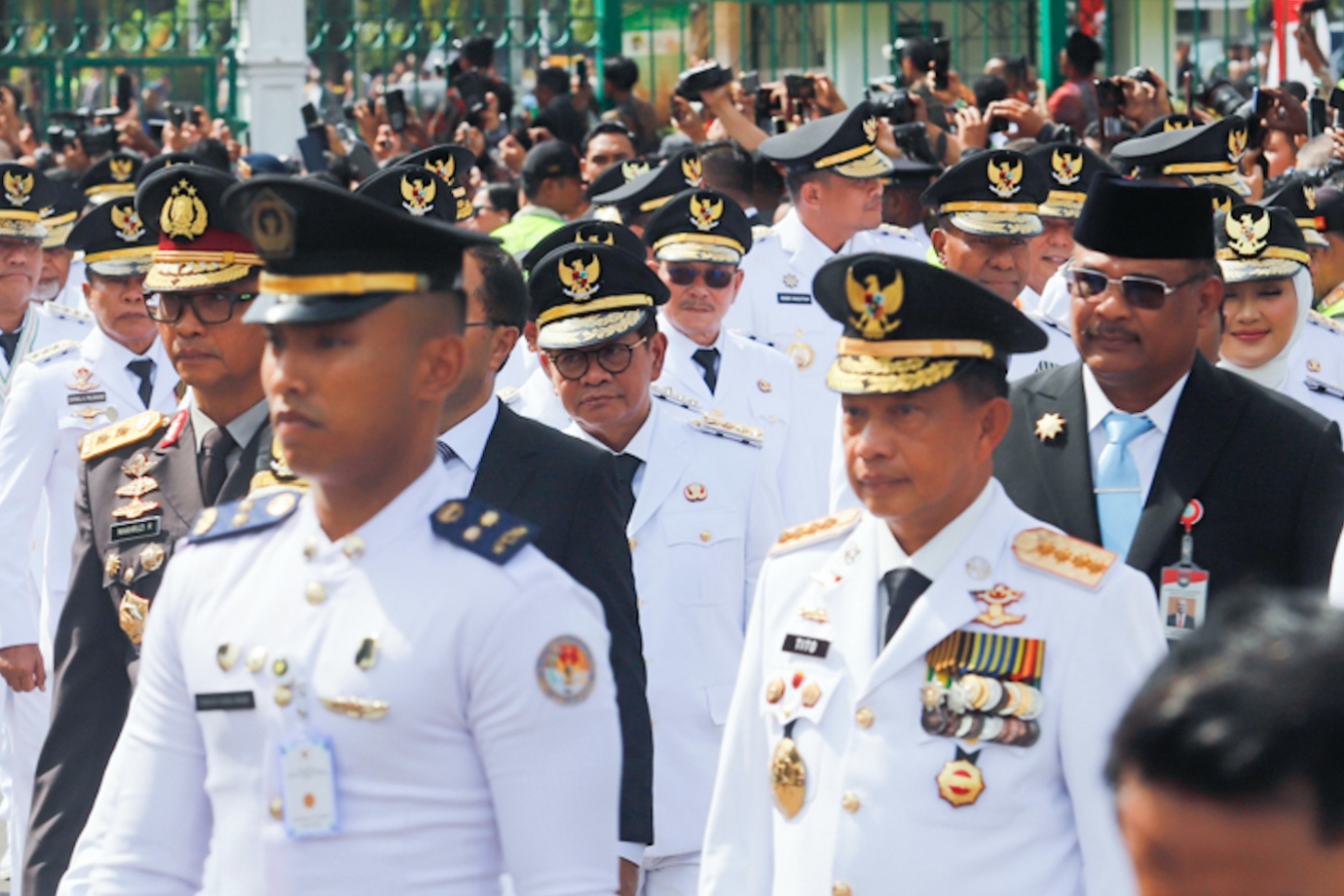 2 Iring-iringan gubernur-2.jpg