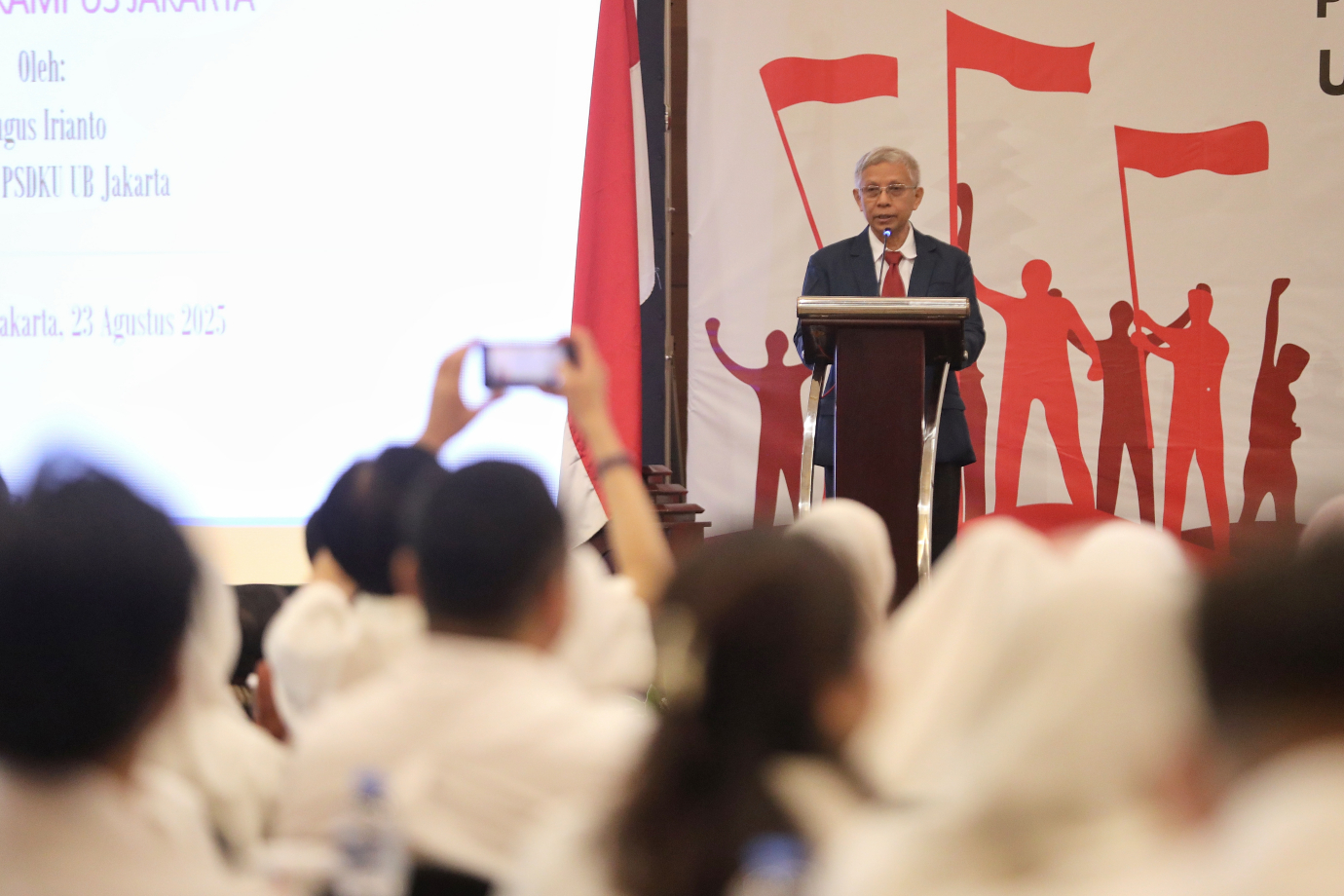2.Pram Paparkan Tantangan dan Potensi Jakarta ke Mahasiswa Pascasajarana UB.jpg