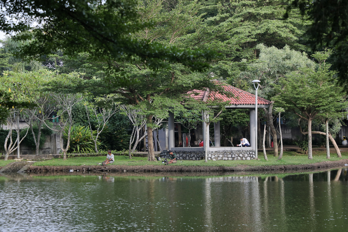6.Menikmati Waktu Sore di Taman Melati Cilangkap.jpg