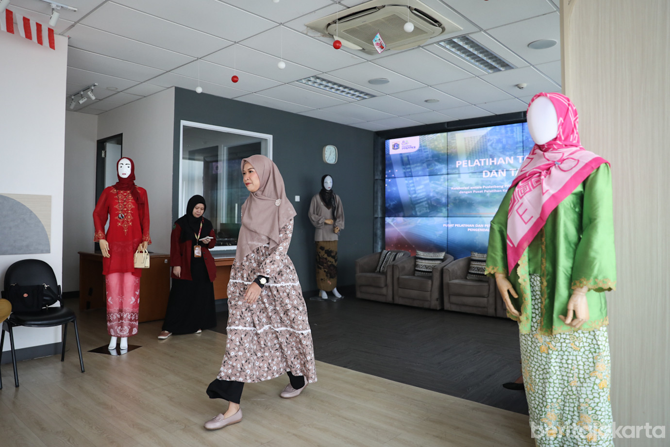 Pelatihan Busana Rias Dasawisma-5.jpg