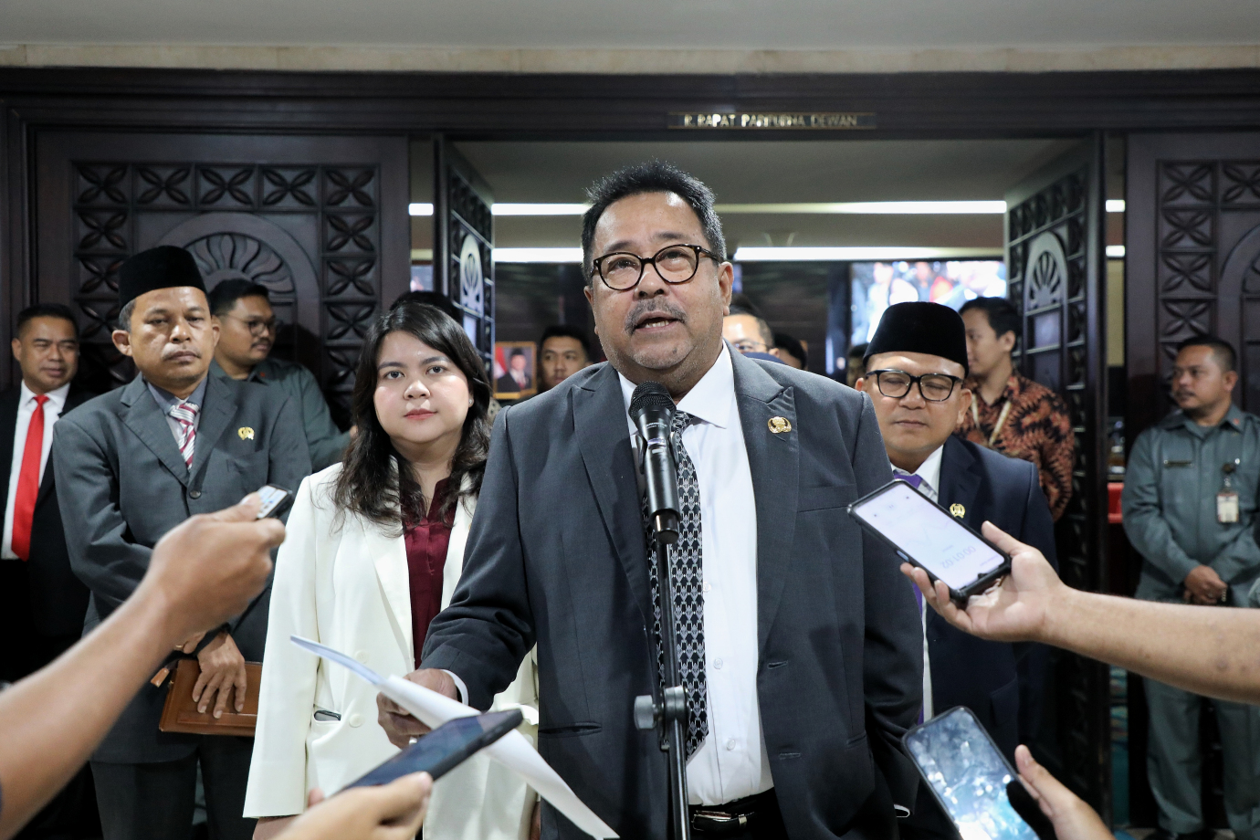 7.Rano Karno Hadiri Rapat Paripurna DPRD atas LKPJ Gubernur DKI Jakarta Tahun 2024.jpg