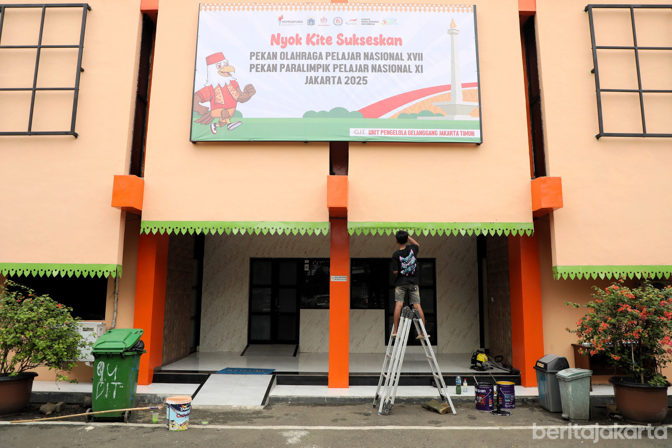 8.Kadispora Tinjau Kesiapan GOR Otista Sambut POPNAS.jpg