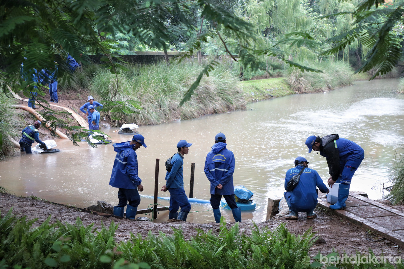 3.Rano Karno Tinjau Lokasi Rencana Pembangunan Pompa.jpg