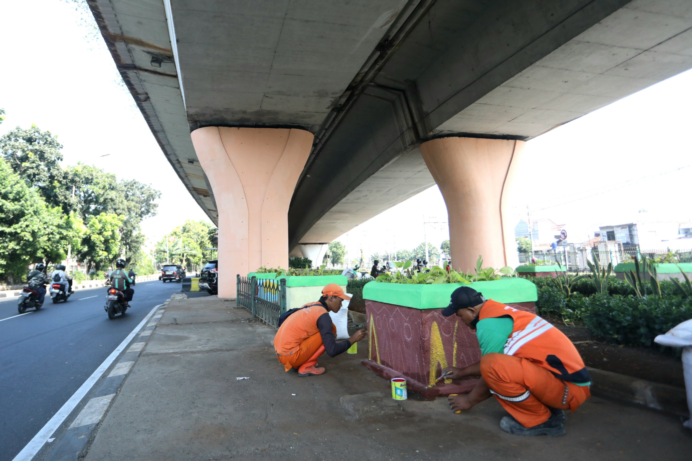 6 PPSU Pondok Kopi Percantik Pot Tanaman di Kolong Fly Over Klender Baru Dengan Mural_6.jpg