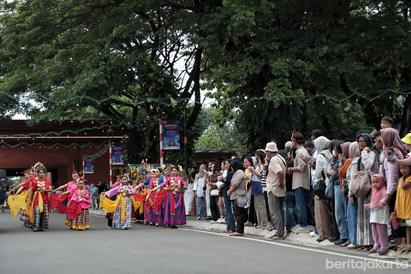 7.Menghabiskan Waktu Libur Nataru di TMII.jpg