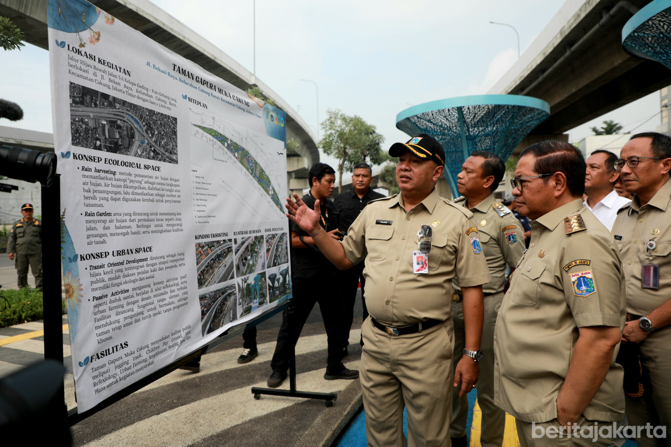 2taman gapura muka cakung.jpg