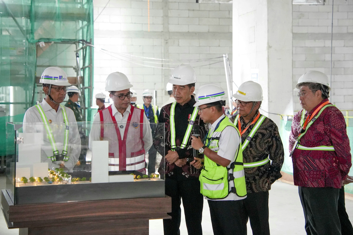 2 Pj Gubernur peresmian MRT 2.jpg