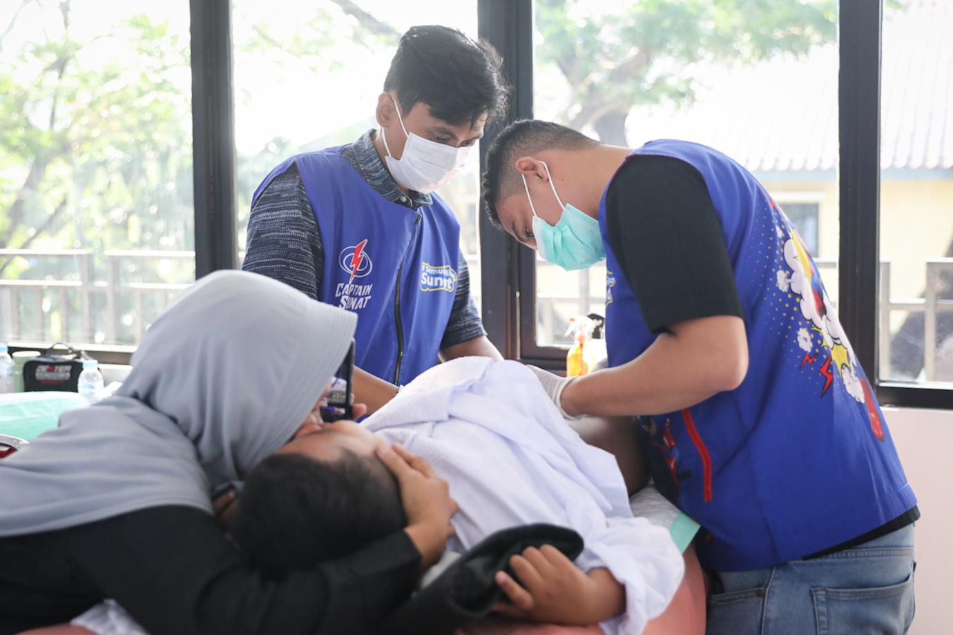 Gubernur Bakti Sosial Klp Gading-4.jpg