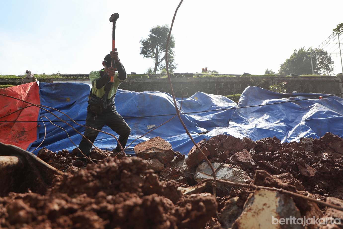 6.Penanganan Longsor TPU Jeruk Purut.jpg