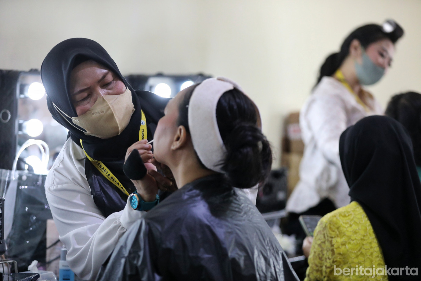 2.PPKD Jaksel Gelar Pelatihan Tata Rias di Bukit Duri.jpg