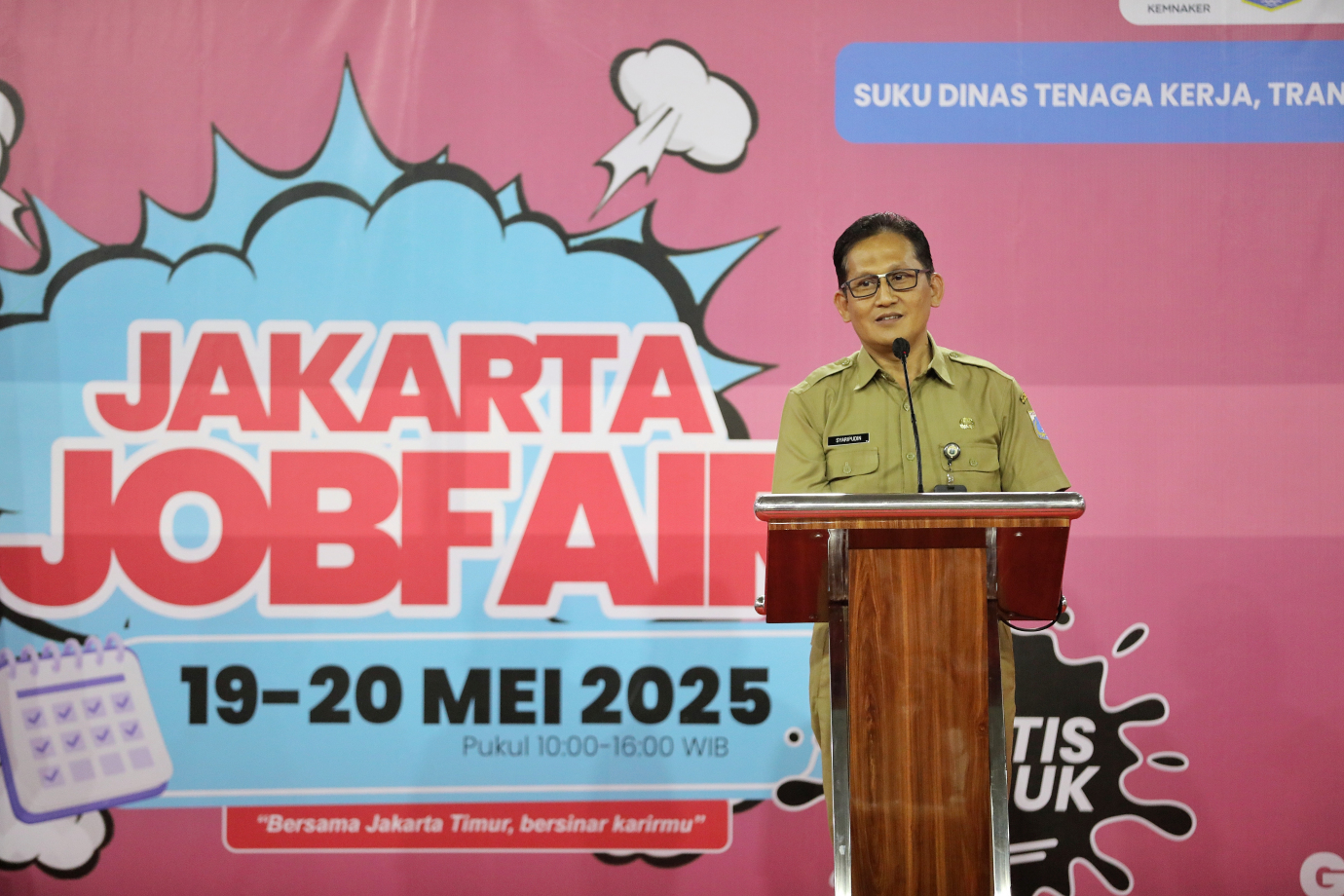 2.Munjirin Buka Job Fair di GOR Ciracas.jpg
