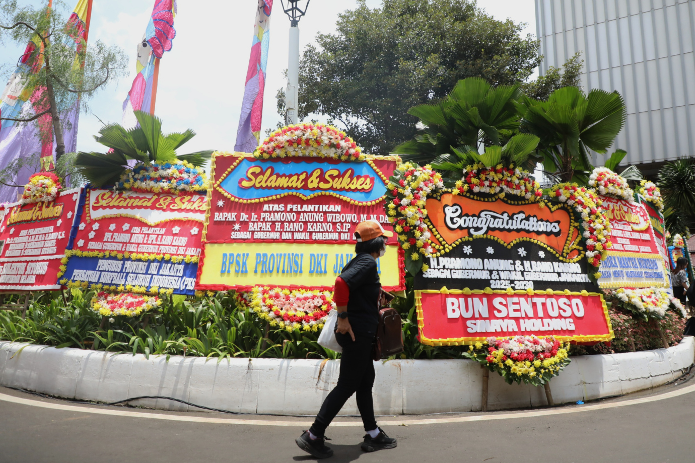 2 Karangan Bunga Balaikota _2.jpg