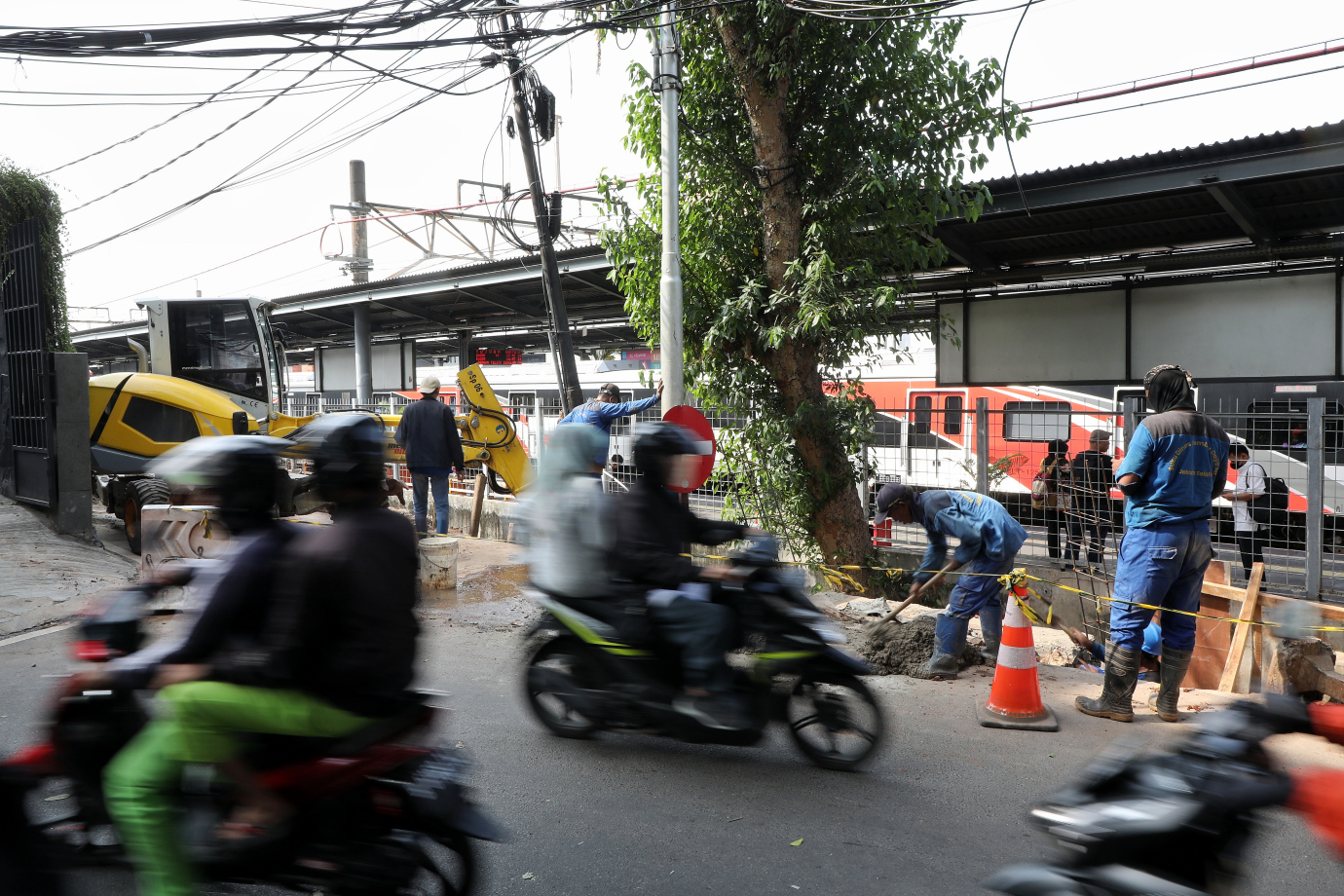 7.SDA Tebet Perbaiki Turap Longsor Sepanjang 15 Meter.jpg