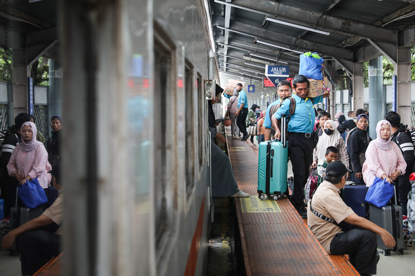 Arus-balik-stasiun-pasarsenen-5.jpg
