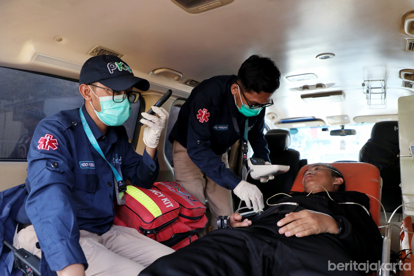 5.Dinkes Siagakan Ambulans di Sejumlah Titik Unjuk Rasa.jpg