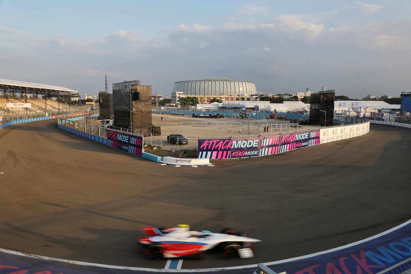 4.Para Pembalap Ikuti Sesi Free Practice 1 Jakarta E-Prix 2025.jpg