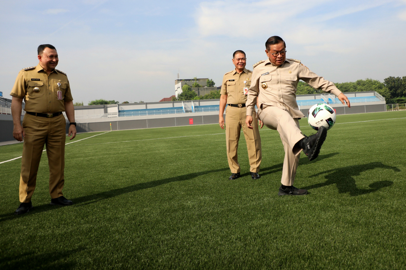 4 Gubernur Pramono Tinjau Stadion Tugu_4.jpg