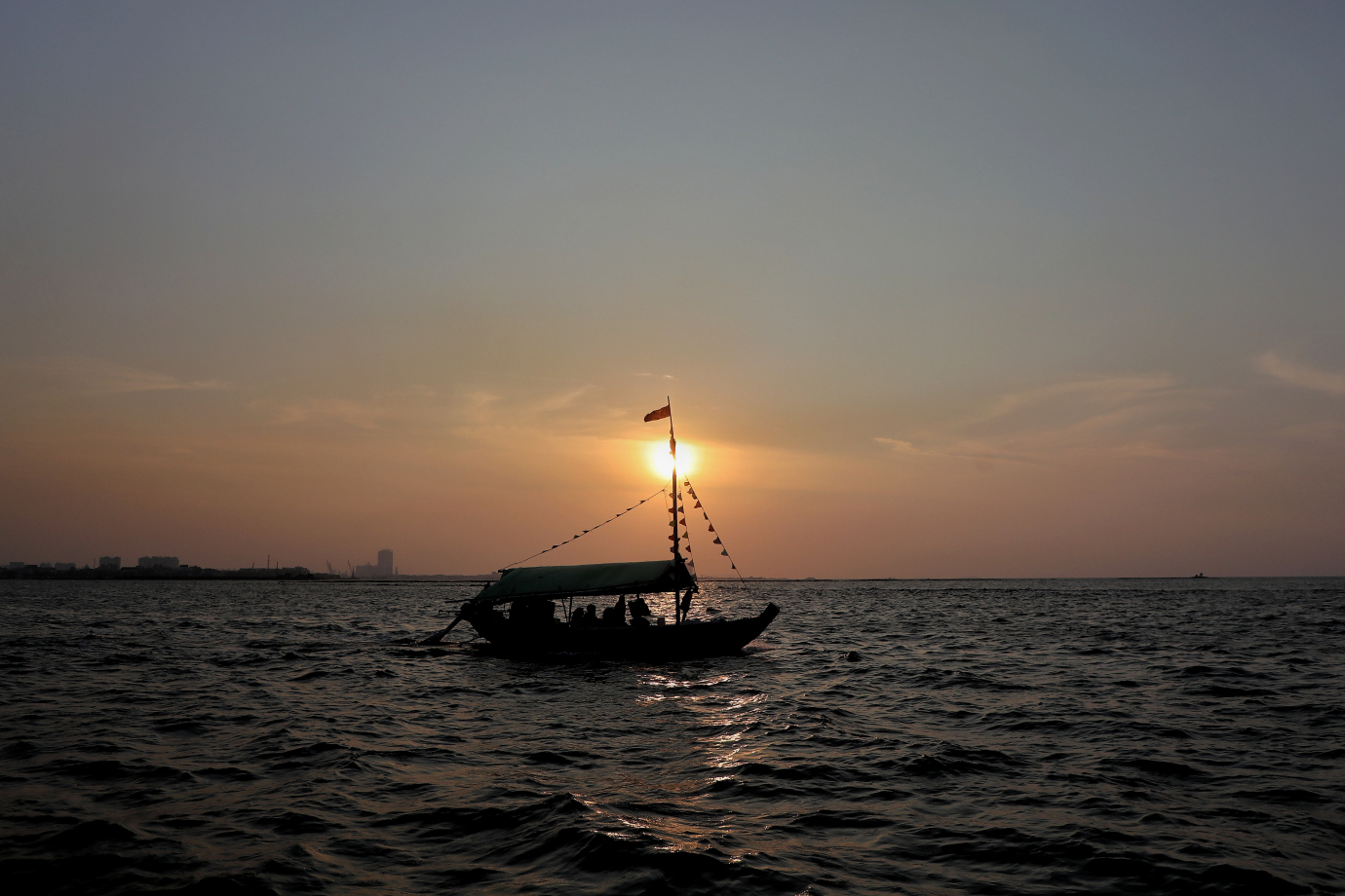 8.Akses masuk kawasan wisata Ancol gratis sambut HUT Jakarta.jpg