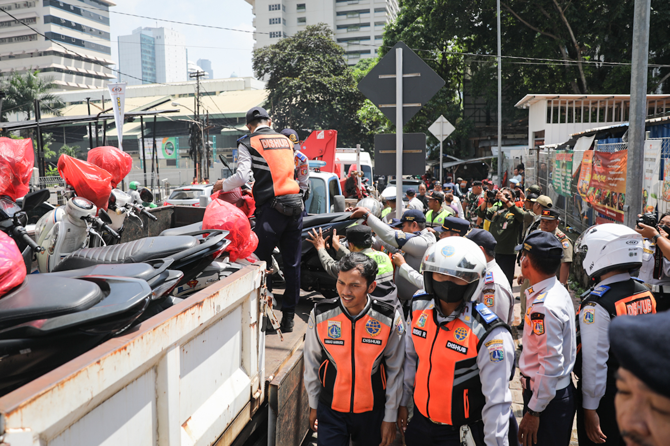 Parkir Liar Setiabudi-7.jpg