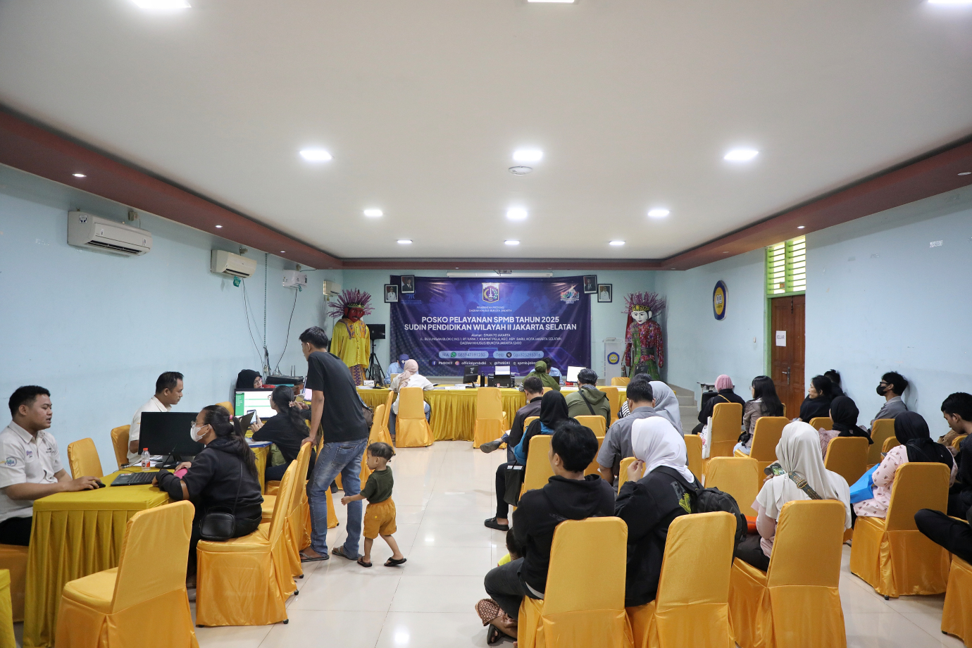 2.Posko SPMB di SMAN 70 Berjalan Optimal.jpg